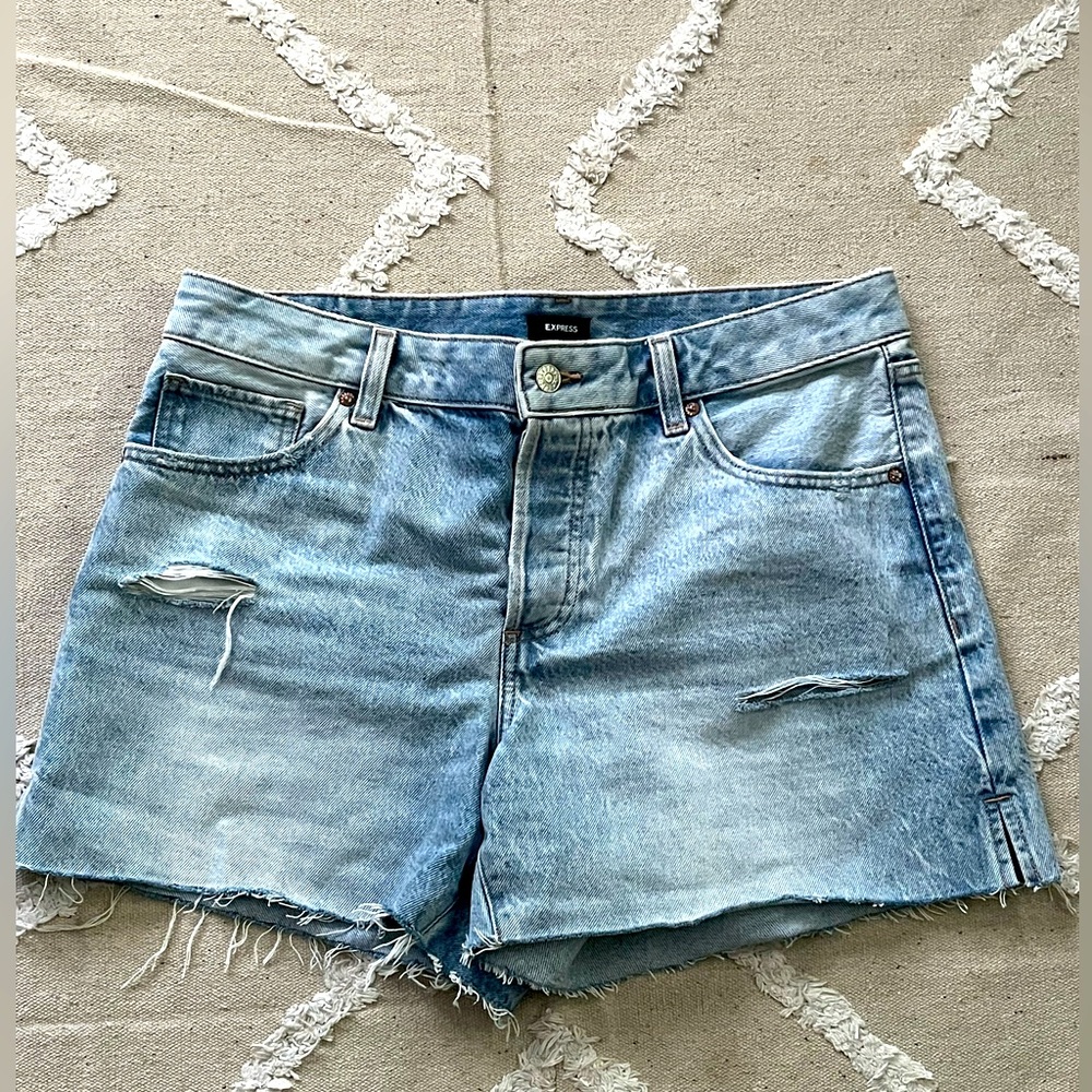 Express Boyfriend Midi—Midrise—4.5” inseam—90’s style—-100% cotton